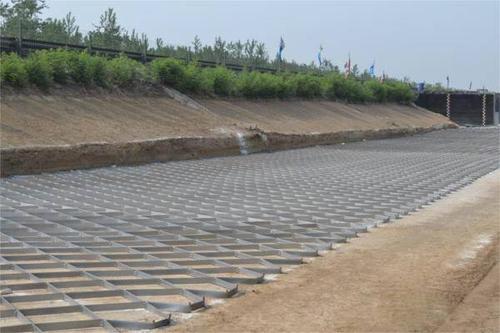 玻纤土工格栅施工损伤与什么有关？